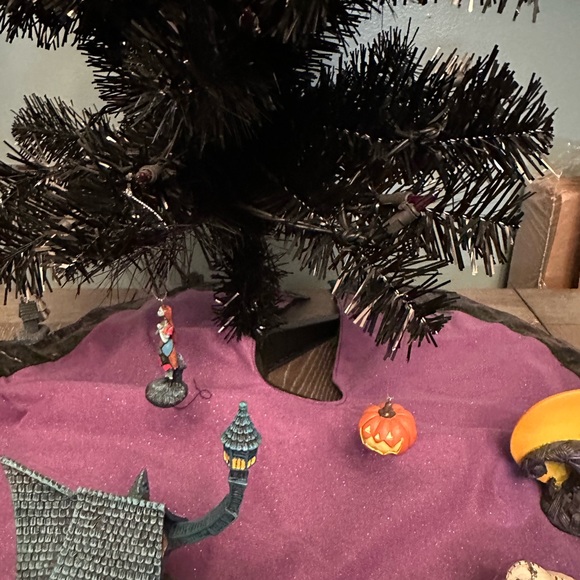 Nightmare Before Christmas Tree and ornaments from Bradford Exchange - Picture 3 of 9
